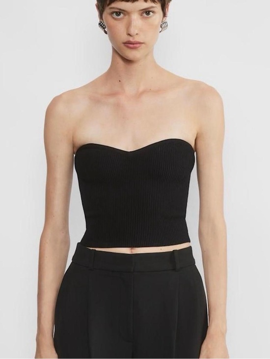 Aritzia Tops - Aritzia Black Ribbed Strapless Crop Top